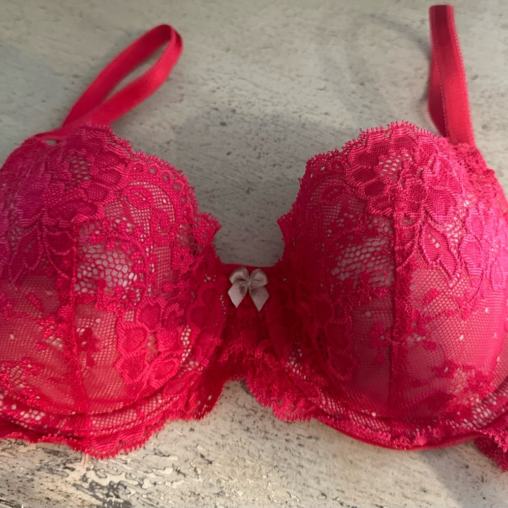 Elegant Victoria’s Secret Dream Angels Lined Demi 32C